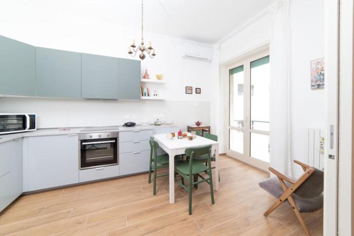 Riverside apartment with private parking