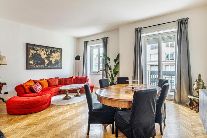 Luxury 4 bedrooms apartment in the center of Milan
