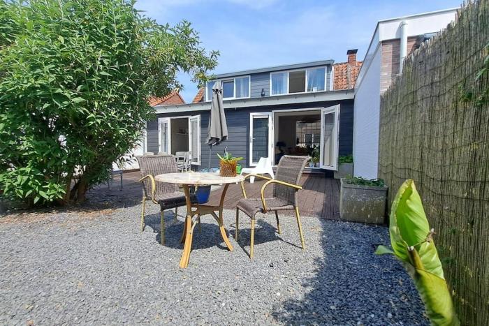 Family home with garden, center Middelburg