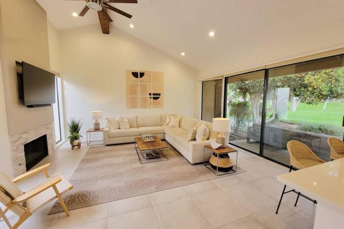 High-End Mid-Century Condo on the golf course