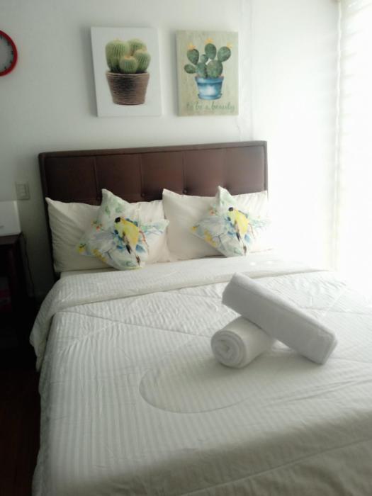 Davao Stay Suites Studio with Samal View APT2-1509, AC, WiFi, Queen, Kitchen