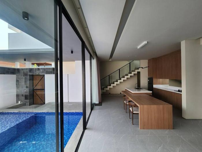 New modern 2BR Private villa- 5mins to the beach