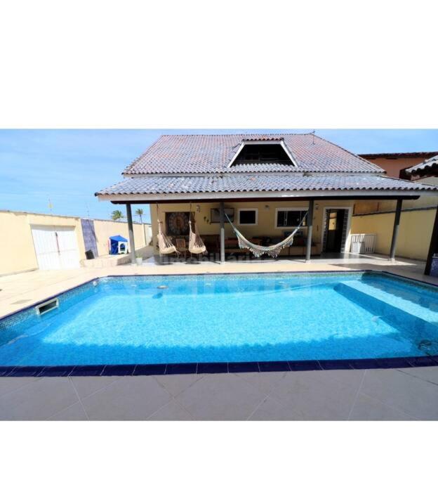 Sobrado no centro frente ao mar