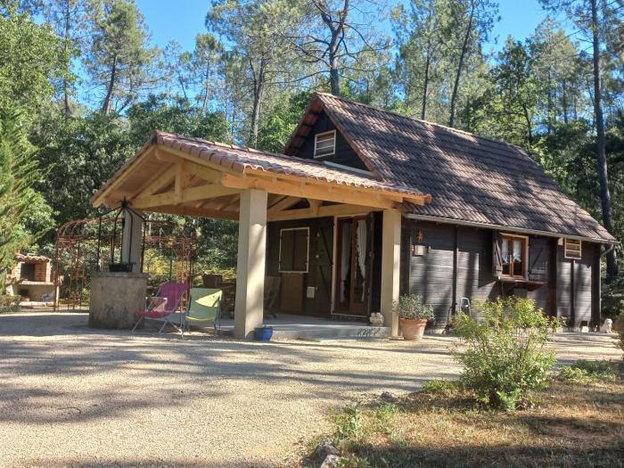 The Chalet VertVentoux - Charming Wooden Chalet for a Cozy and Relaxing Getaway