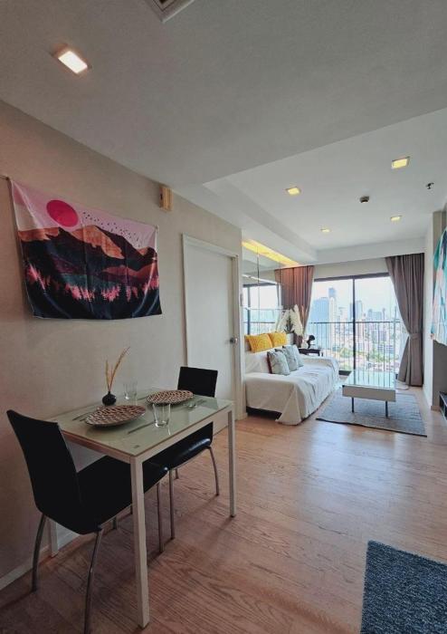 1BR at ThongLor BTS overlooking city with Workspace