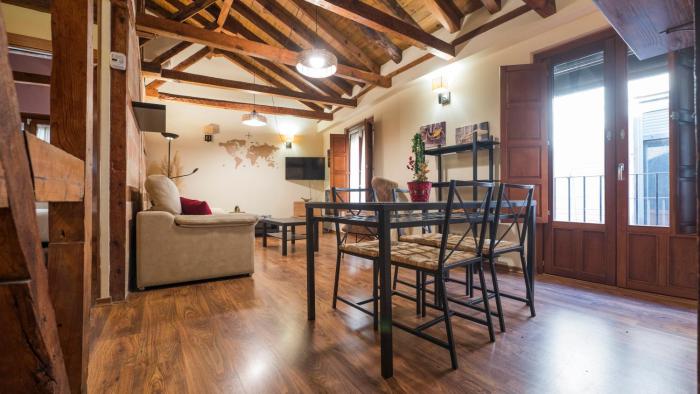 Ático abuhardillado cerca de la Catedral by Toledo AP