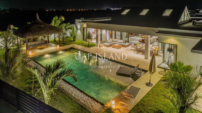 Villa dexception avec piscine chauffée et jardin tropical