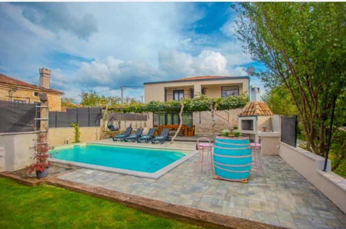 Kuća poli stare nuoni