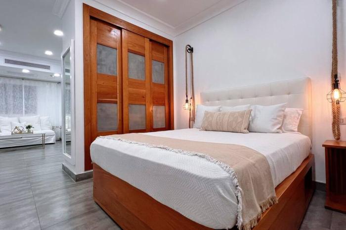 Sunset View, Walk to Pool, Hot Tub, Dining, Shops