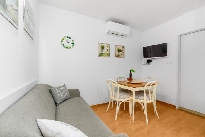 Holiday Home 4928-11 for 4 Pers in Porec