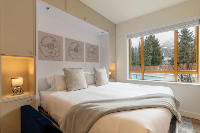 Newly Renovated KING BED STUDIO in the Village