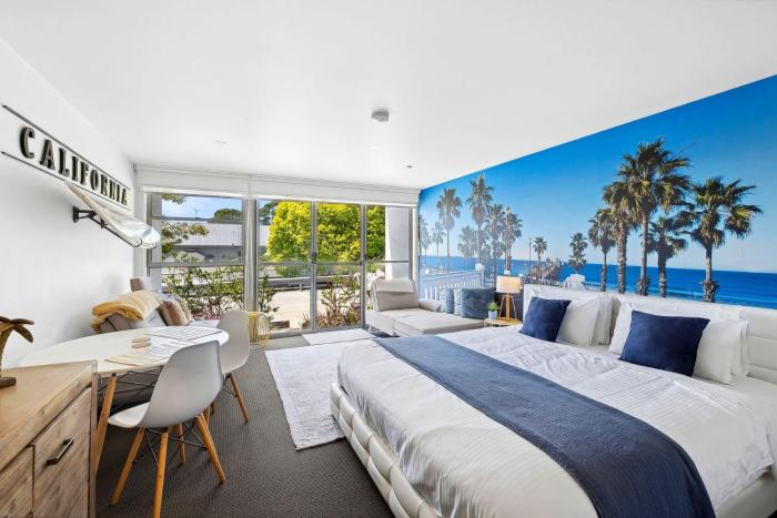 Bay View Motel - California Beach