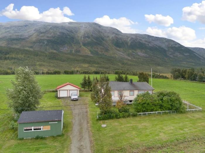 Flott enebolig nær naturen