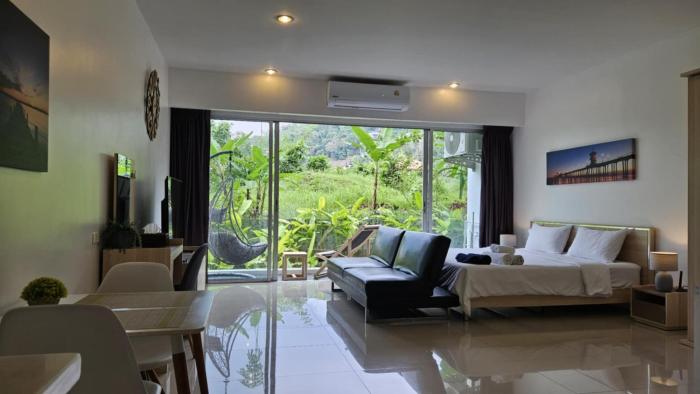 AtKaronWithChadaB210