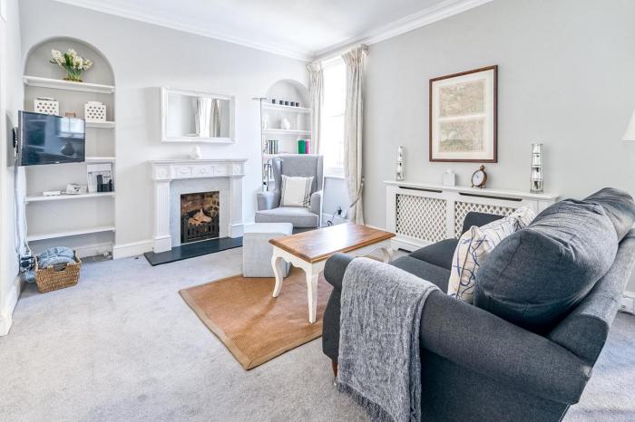 Cozy and Spacious Kensington Maisonette