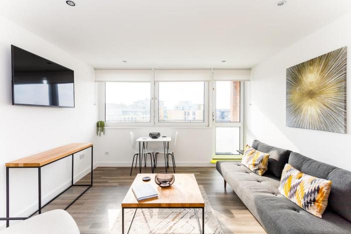 Bright London Bridge Apartment