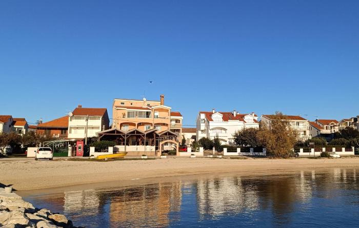 1 Bedroom Nice Apartment In Turanj