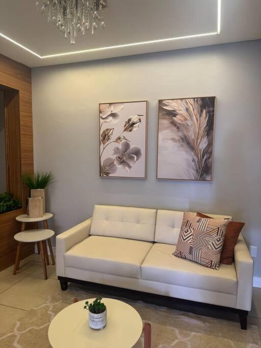 Belo apartamento com garagem a 250 mts da praia