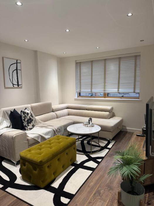 Modern & stylish 1 bedroom apartment, sleeps 4, London