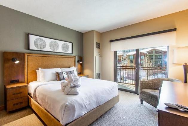 Grand Summit Hotel, Ski In Out, Pool, Hot Tub, Gym, Perfect Location!