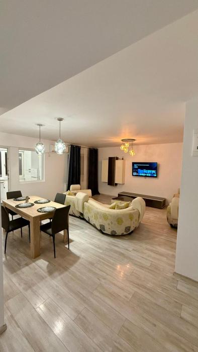 SkyView Craiova Elegant Apartment with Parking