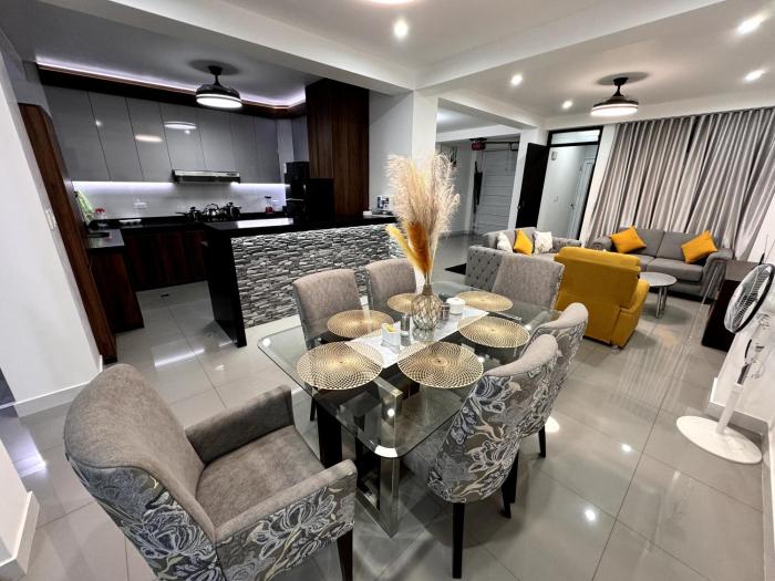 LUJOSO DEPARTAMENTO VIP- COCHERA PORTON ELECTRICO capacidad 06