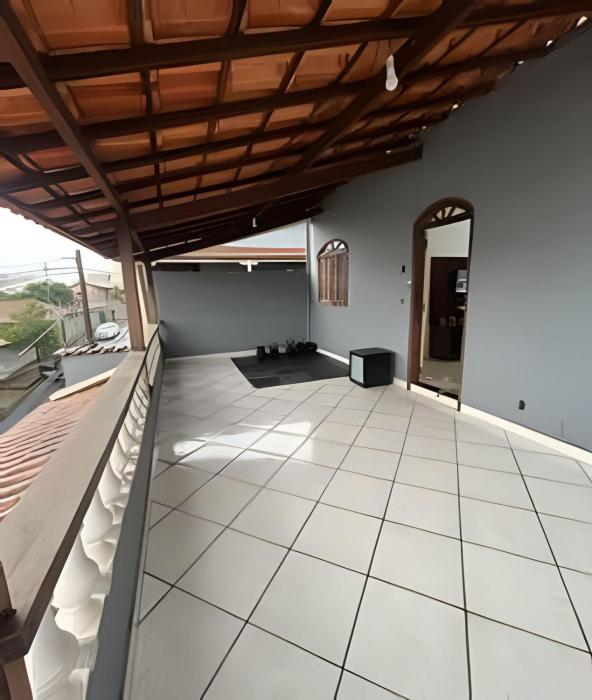 Bela casa 3 quartos perto do Buritis