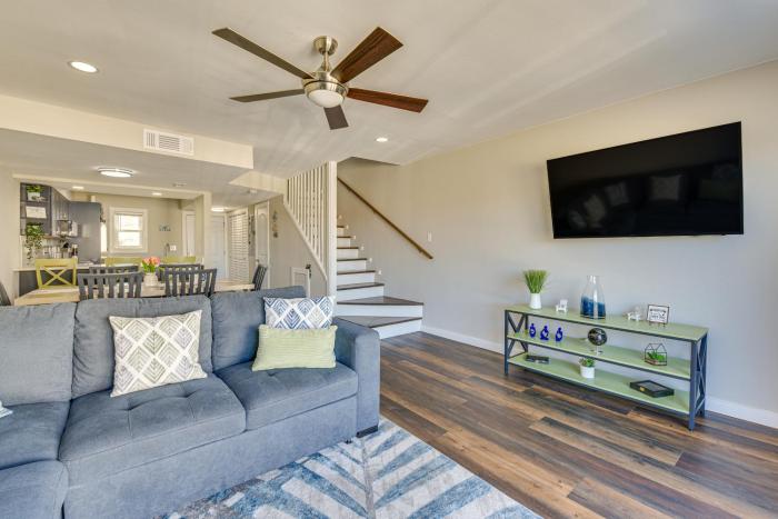 Walk to Okaloosa Island Beach Coastal Condo!