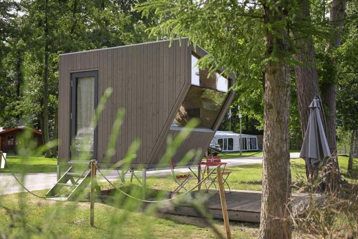 Sleep Space 1 - Green Tiny Spot Friesland