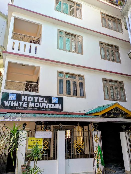 Keswani Group Hotel White Mountain - 200 Metres From MG Marg