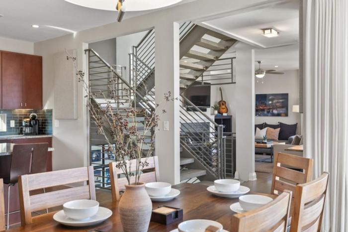Steps to The Gulch 4BR 3,5 BA Rooftop Wet Bar