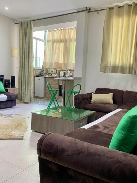 LIMPERIAL Studio Comme le Votre