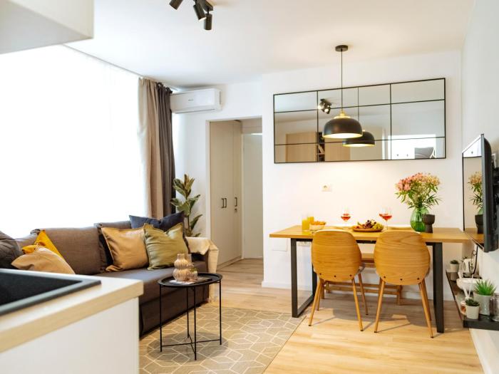 Luna - Romana Square