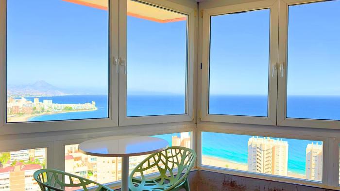 Ático a 50m del mar. Parking Gratis. AC