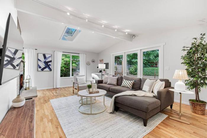 Mid-Century Modern Home - 3-Bedroom Rambler