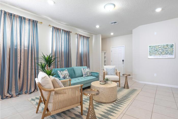 5BD Home in Windsor - Private Pool & Disney Nearby