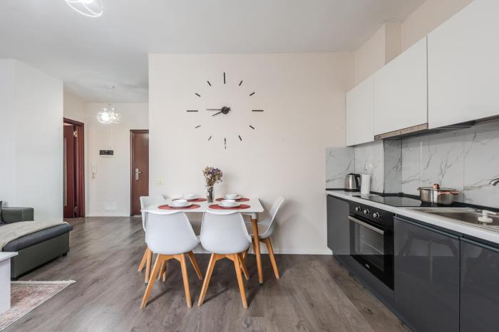 New Boulevard Condo 10 walk from Tirana Center