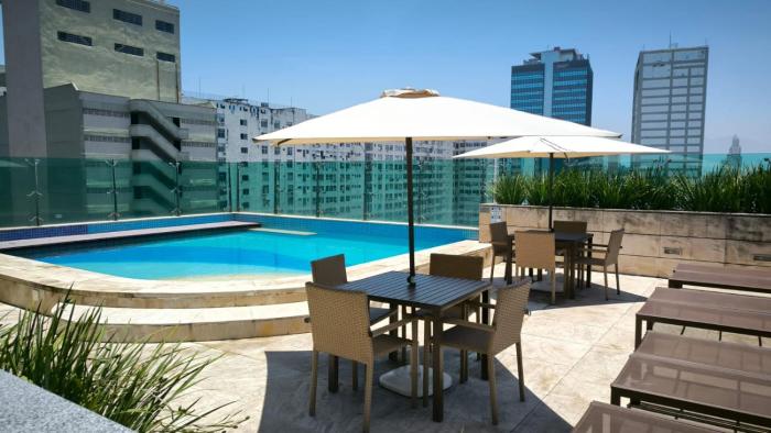 Flat Lux - com Piscina e Netflix