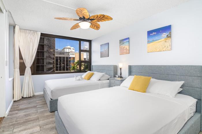 Remodeled 1BR Near Waikiki Beach with Free Parking!