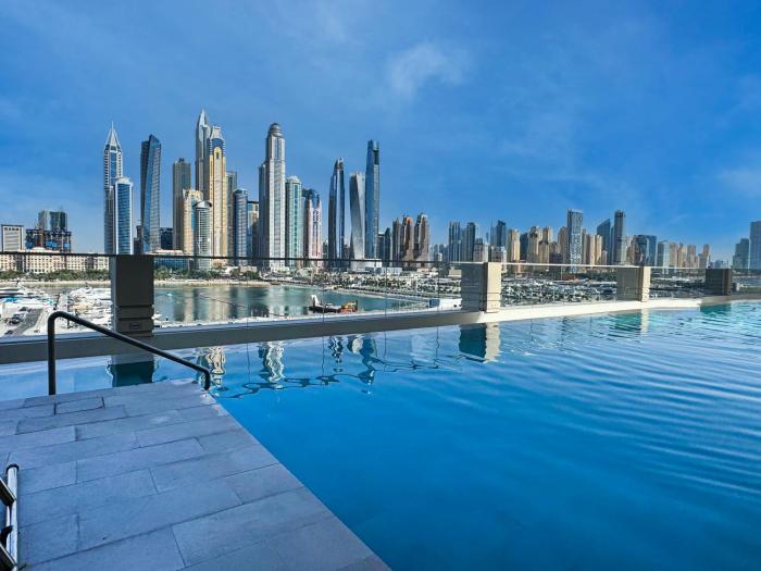 Chic 1 Bedroom on Private Beach in Dubai Harbour