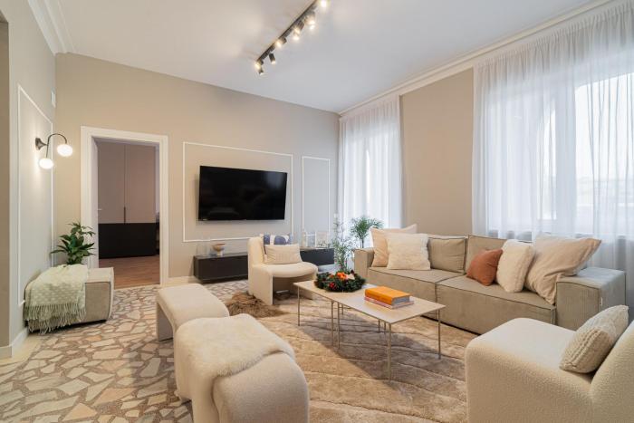 Loggia & Luxe 4BR Penthouse in Universitatii Area