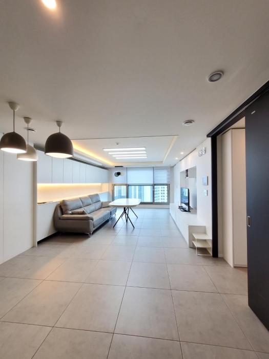 Spacious 2 Bedroom 2 Bathroom Room for Rent in Prime Gangnam Location 105m2