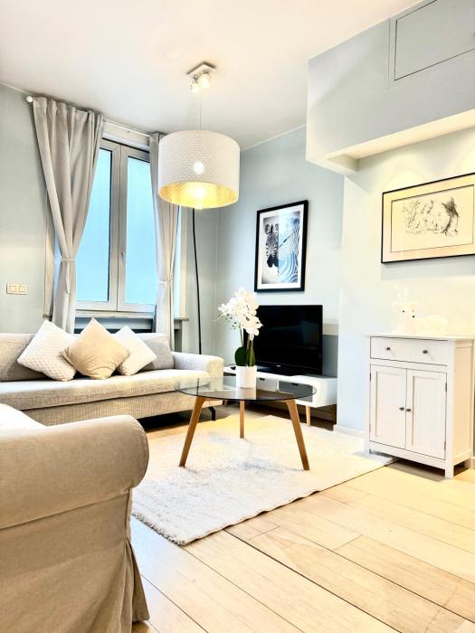 Beautiful 2 bedroom familiar luxury apartment