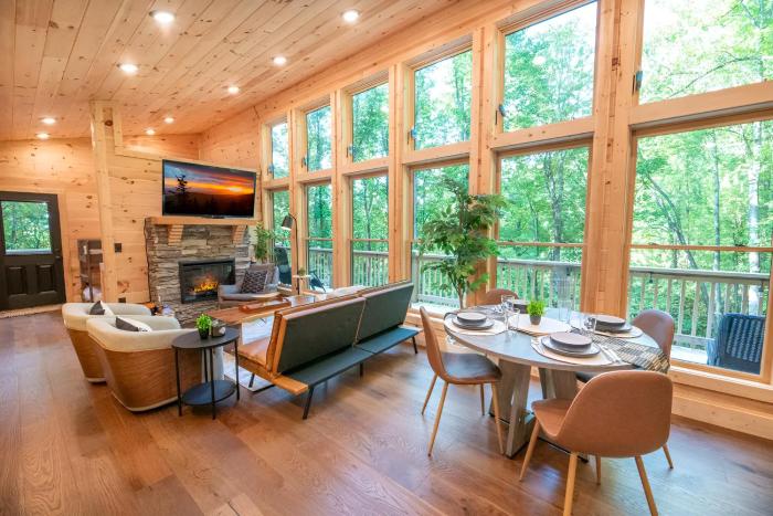 Newly-Built Secluded Cabin with Firepit and Hot tub