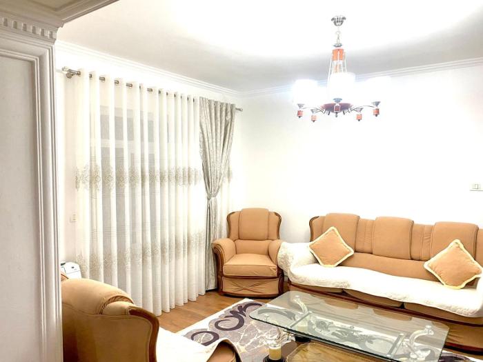 APIS Juliette Ap private garden