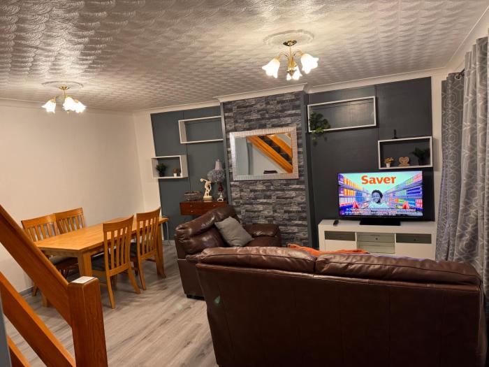 Newly decorated 4 bed home