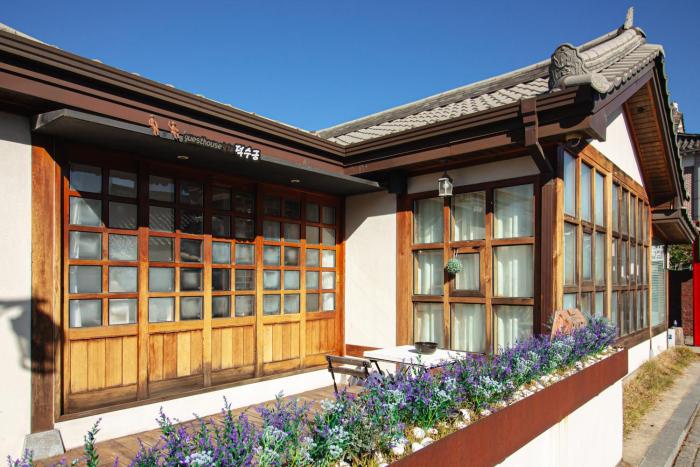 Deoksugung Jeonju Hanok village entire house