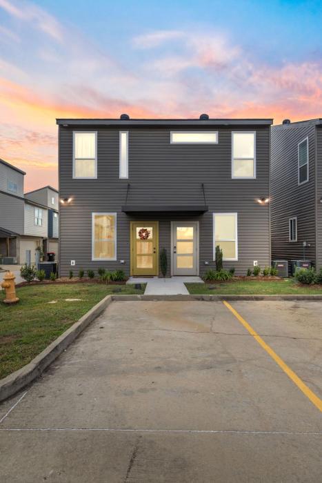 Beignet House Cajun Luxury Full Kitchen Fast WiFi