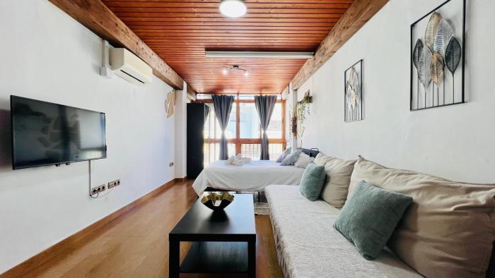 Estudio Buddha en el centro de Nerja - South Costa