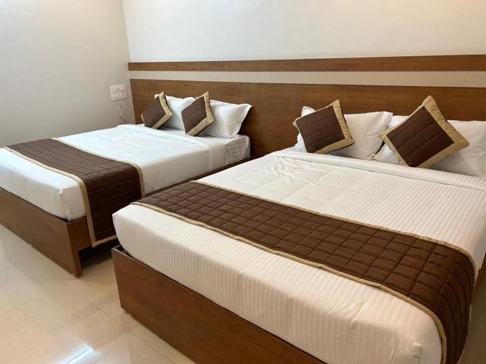 VAMANA INN by ANA HOLIDAYS Family Room AC